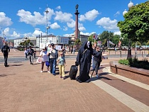 Процессия смерти прошла по площади Победы в Калининграде (видео)