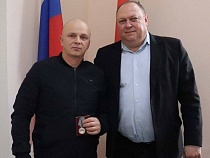 В Полесске вручили медаль «За отвагу» участнику СВО