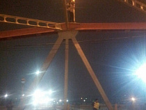 В Калининграде подвыпивший мужчина взобрался на арку железнодорожного моста