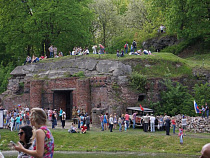 На Форте №5 уложат почти 82 тонны булыжника