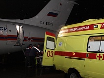 Спецборт МЧС эвакуировал двух тяжелобольных жителей области