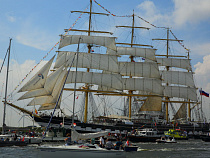 Барк «Крузенштерн» стал участником Парада парусов в Амстердаме