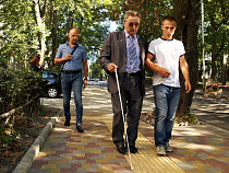 В Калининграде обустроили тротуар для слепых