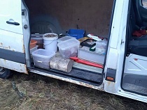 В Светлом в фургоне нашли 120 кг ничейного янтаря