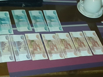 В Калининграде сотруднику исправительной колонии пытались дать взятку