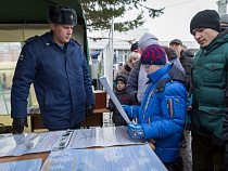 Калининградцев агитируют выбирать службу по контракту