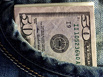 Пьяный водитель пообещал полицейскому 100 долларов, если тот его отпустит