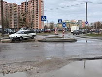 Мэрия Калининграда ищет хозяина столбов на Автомобильной