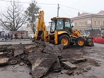 В Полесске хороший асфальт взломали ради ещё лучшего