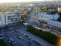 На Ленинском проспекте закроют одну из полос для устранения провала на дороге