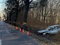 Под Гурьевском 58-летний мужчина не смог удержать БМВ на дороге