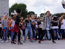 Танцуют все!