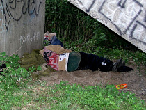 Алиханов одобрил идею разработки в регионе программы по социализации бомжей