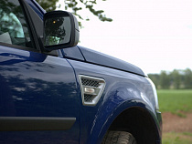 Двое пьяных калининградцев «избили» автомобиль, перегородивший им дорогу