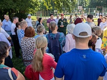 Алиханов пообещал сходить в три двора в Калининграде 