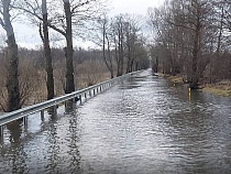 Дорога в Прегольский остаётся частично под водой (видео)