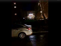 В Балтийске ночью ветер свалил фонарь у аптеки