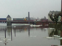 Паводок на реке Неман вынудил россиян ходить домой через границу