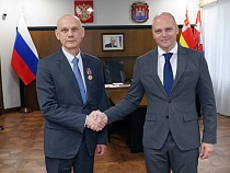 Экс-главе администрации Славска дали медаль за заслуги