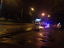 При погоне за мотоциклистом автомобиль ГИБДД влетел в столб