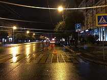 На Ленинском проспекте сбили пешехода, бежавшего на «красный»