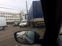 ДТП с фурой спровоцировало коллапс на Московском проспекте