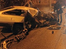 На проспекте Победы «Ауди 100» жутко врезалась в столб (видео)