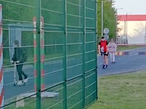 Из Калининградской области в Польшу границу прошли на самокатах (видео)