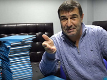 Евгений Гришковец собрал с читателей 853 510 рублей