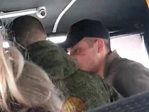«Пацана бросил»: в автобусе на Калининград угрожали водителю