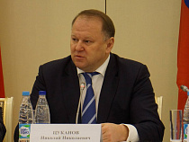 Цуканов грозится уволить чиновников за недостроенный детсад в Черняховске