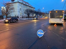 В Калининграде в автобусе № 31 уронили двух пенсионерок