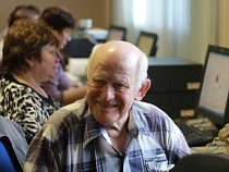 Пенсионный фонд РФ займется повышением компьютерной грамотности неработающих пенсионеров