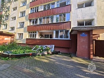 В доме на Машиностроительной в Калининграде вдруг выбило окно 