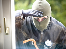 В Калининграде рецидивиста задержали во время угона иномарки