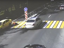 ГИБДД опубликовала видео наезда такси на ребёнка в Калининграде 