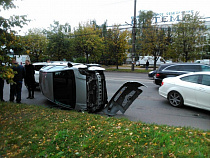 На Московском проспекте перевернулся автомобиль
