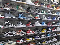 В центре Калининграда таможня нашла подделки под Reebok, Adidas и Nike