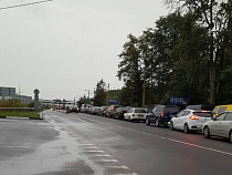 На российско-польской границе машины стоят в многокилометровых очередях