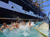 Калининградский парусник "Крузенштерн" продолжает свой путь из Тулона в Рейкьявик