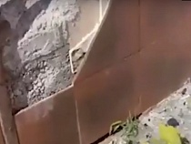 По жилому дому во Взморье выстрелили из гранатомёта (видео)