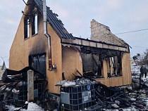 В своём доме в Стрельне погиб мужчина 