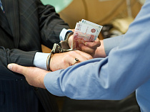 В Калининграде налогового инспектора уличили  в получении взятки