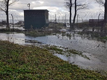 На Куршской косе укладывают мешки с песком для сдерживания воды 