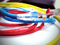 В Калининграде из подъезда новостройки украли 300 метров интернет-кабеля