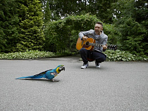 Сергей Шнуров встретился со звездой Калининградского зоопарка