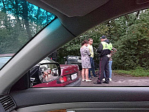 БМВ развернуло и выбросило с насыпи на Киевской