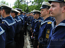Корабль "Смольный" пришел из Балтийска в Кронштадт