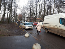 Калининградцы вынуждены идти под машины из-за «исчезнувшего» тротуара