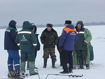 На лед Калининградского и Куршского заливов вышли около 1400 рыбаков